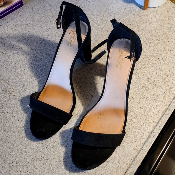 Chunky Heels - Picture 1 of 2